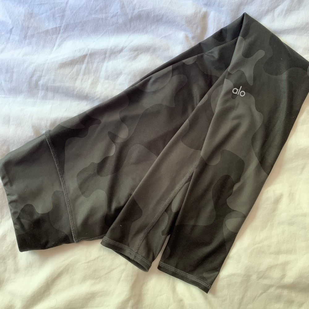 Alo XS High Waist Black Camo Vapor legging